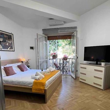 3 Fermate Dal Colosseo - Casa Vacanze Elena - 50 M Da Metro Garbatella Róma Kültér fotó