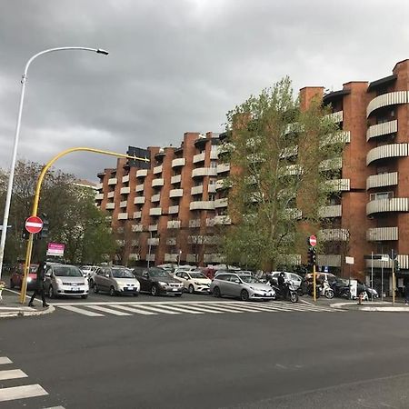 3 Fermate Dal Colosseo - Casa Vacanze Elena - 50 M Da Metro Garbatella Róma Kültér fotó