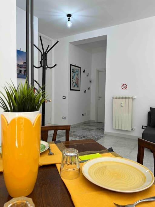 3 Fermate Dal Colosseo - Casa Vacanze Elena - 50 M Da Metro Garbatella Róma Kültér fotó