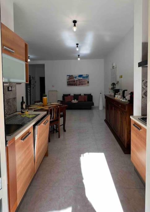 3 Fermate Dal Colosseo - Casa Vacanze Elena - 50 M Da Metro Garbatella Róma Kültér fotó