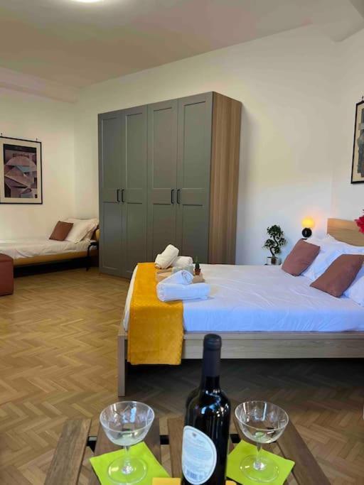 3 Fermate Dal Colosseo - Casa Vacanze Elena - 50 M Da Metro Garbatella Róma Kültér fotó