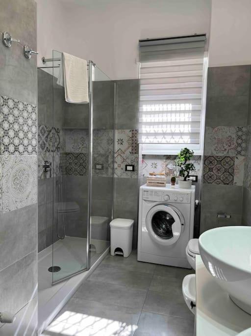 3 Fermate Dal Colosseo - Casa Vacanze Elena - 50 M Da Metro Garbatella Róma Kültér fotó