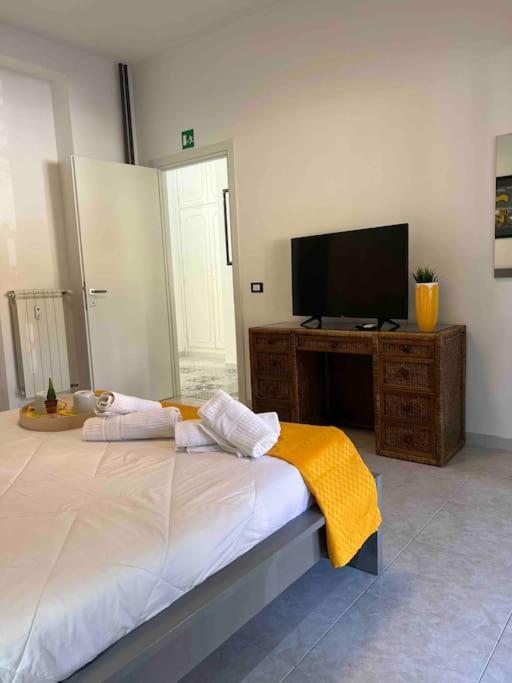 3 Fermate Dal Colosseo - Casa Vacanze Elena - 50 M Da Metro Garbatella Róma Kültér fotó