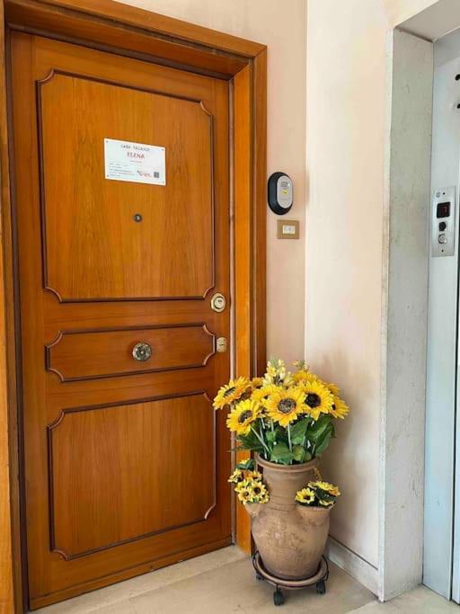 3 Fermate Dal Colosseo - Casa Vacanze Elena - 50 M Da Metro Garbatella Róma Kültér fotó