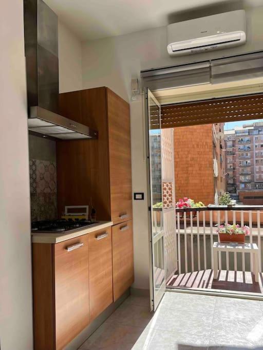 3 Fermate Dal Colosseo - Casa Vacanze Elena - 50 M Da Metro Garbatella Róma Kültér fotó