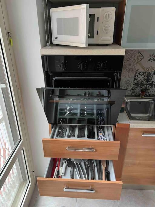 3 Fermate Dal Colosseo - Casa Vacanze Elena - 50 M Da Metro Garbatella Róma Kültér fotó
