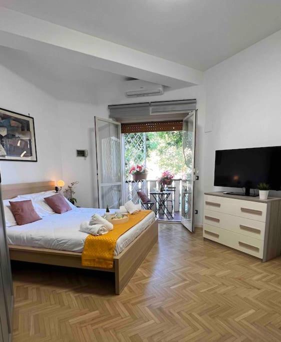 3 Fermate Dal Colosseo - Casa Vacanze Elena - 50 M Da Metro Garbatella Róma Kültér fotó
