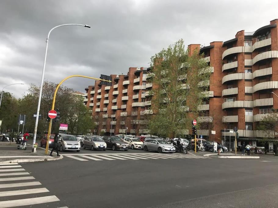 3 Fermate Dal Colosseo - Casa Vacanze Elena - 50 M Da Metro Garbatella Róma Kültér fotó