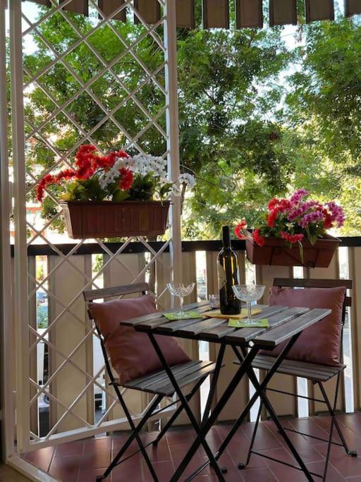 3 Fermate Dal Colosseo - Casa Vacanze Elena - 50 M Da Metro Garbatella Róma Kültér fotó