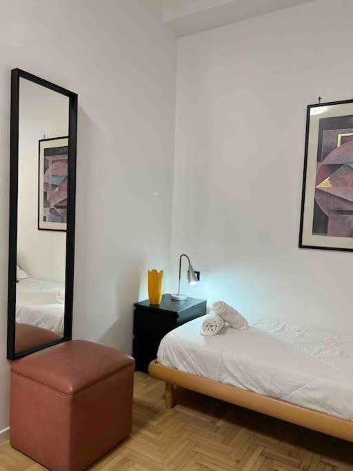 3 Fermate Dal Colosseo - Casa Vacanze Elena - 50 M Da Metro Garbatella Róma Kültér fotó