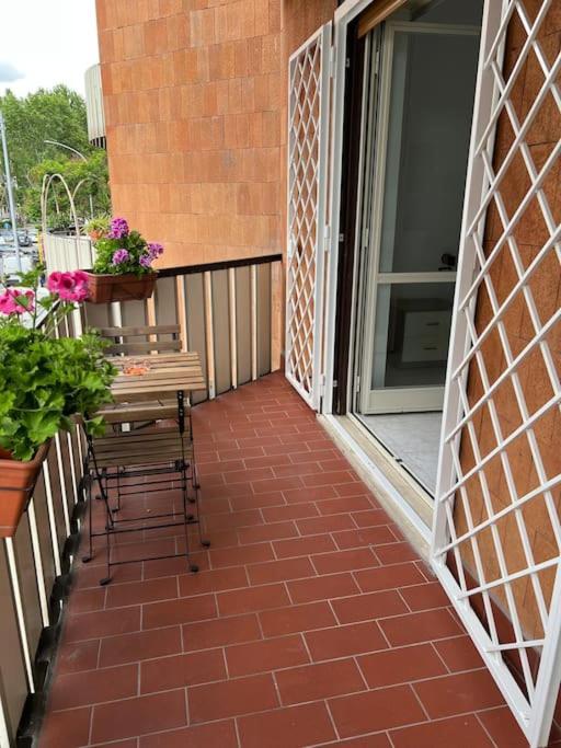 3 Fermate Dal Colosseo - Casa Vacanze Elena - 50 M Da Metro Garbatella Róma Kültér fotó