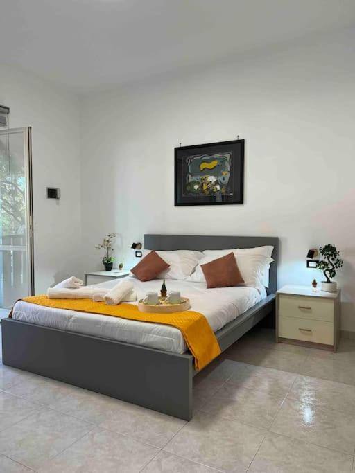 3 Fermate Dal Colosseo - Casa Vacanze Elena - 50 M Da Metro Garbatella Róma Kültér fotó