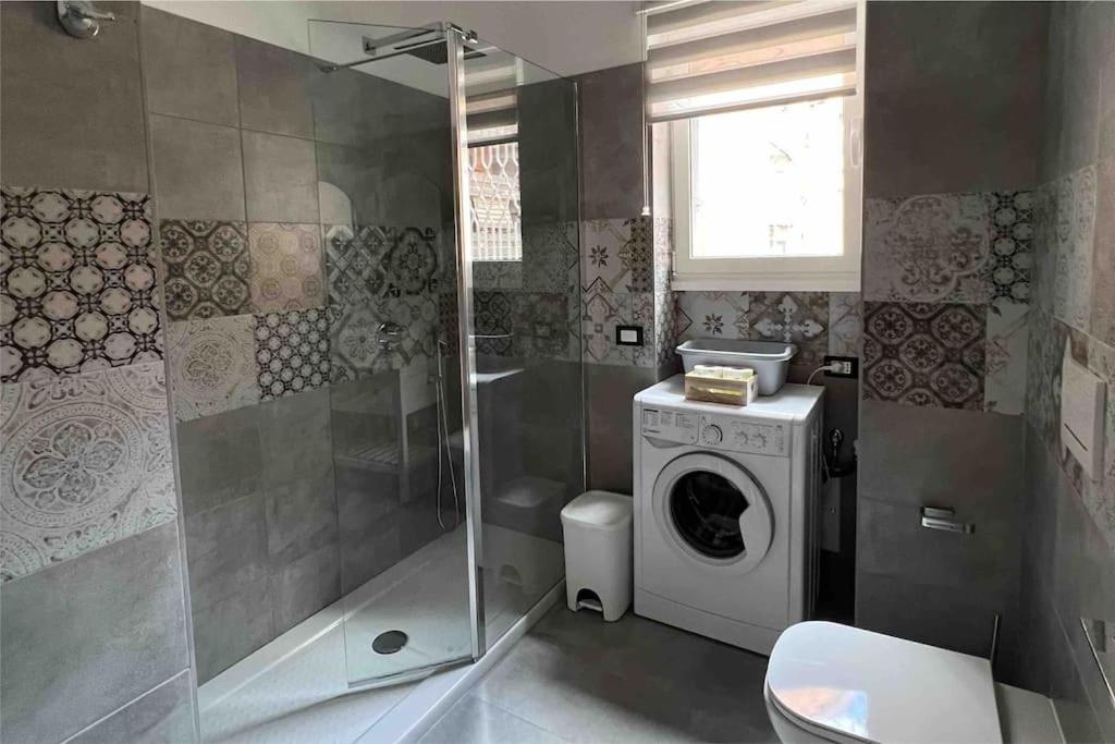 3 Fermate Dal Colosseo - Casa Vacanze Elena - 50 M Da Metro Garbatella Róma Kültér fotó